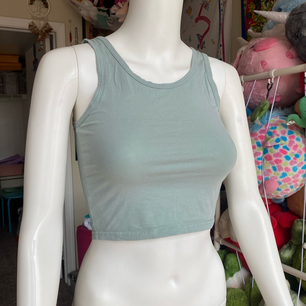 Amazon cropped tank top size small